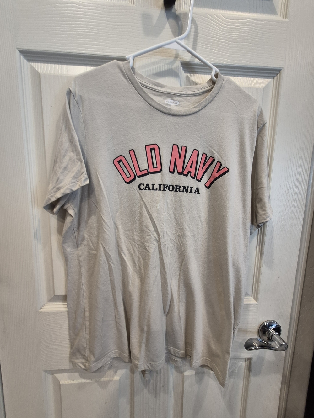 Old Navy California Graphic Tee - Light Gray with Pink Logo